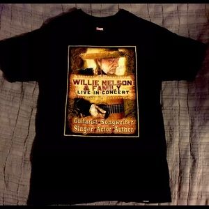 Willie Nelson LIVE In CONCERT Tshirt Mens Sz M Country Music Made in Austin NEW